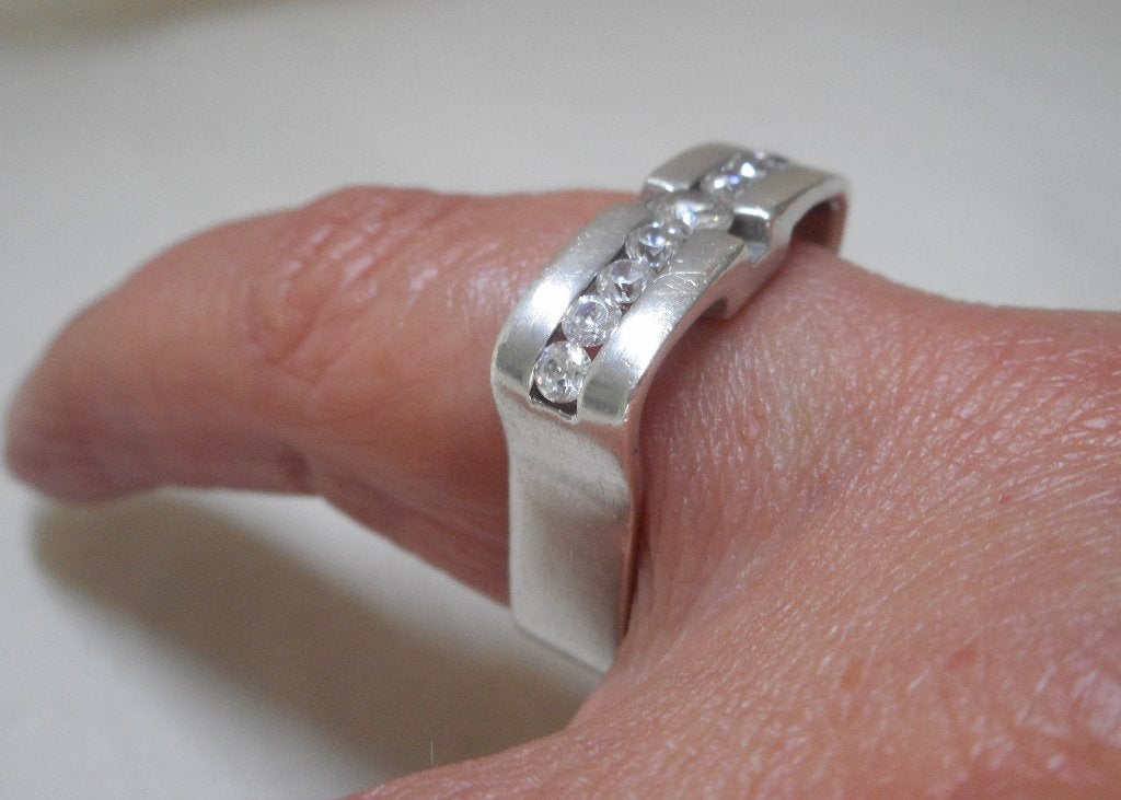 Zilveren aparte vorm ring met stenen maat 18 nr.1240, 18 tot 19, Verzenden, Zo goed als nieuw, Dame