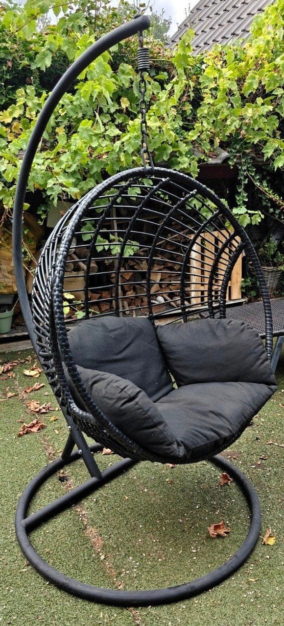 Comfortabele hangstoel met standaard en kussen, Ophalen, Gebruikt, Wicker