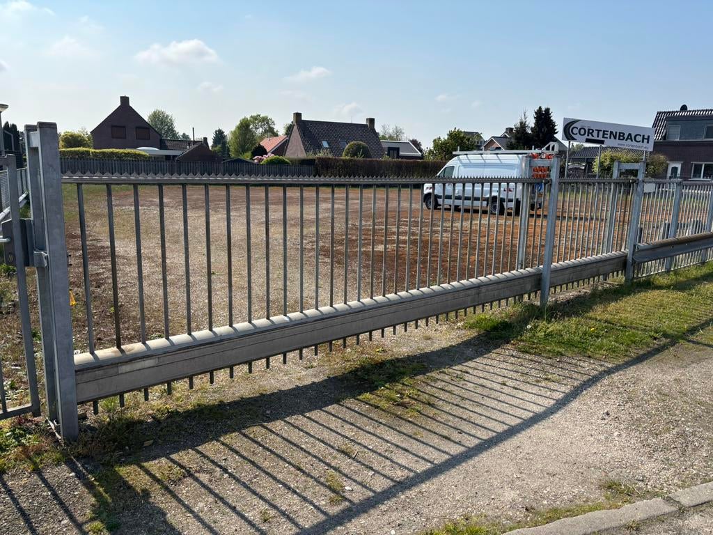 Heras schuif poort + gaasdraad 43.6 meter, Ophalen, Gebruikt, IJzer, Spijlenhekwerk