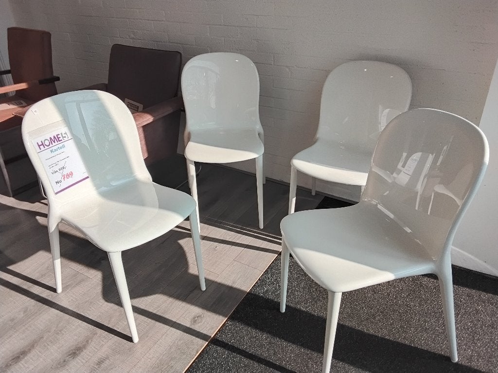 Kartell 4 st. eetstoelen voor 200=. Second Life Wolvega.