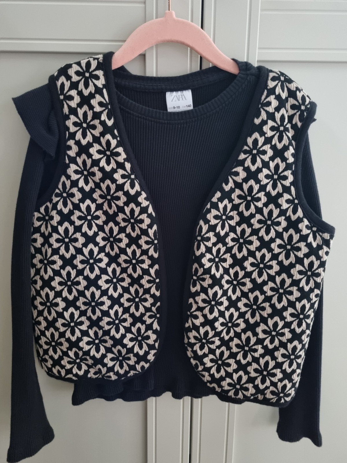 Zwart gilet maat 134/140, Ophalen of Verzenden, Nieuw, WE Fashion, Meisje
