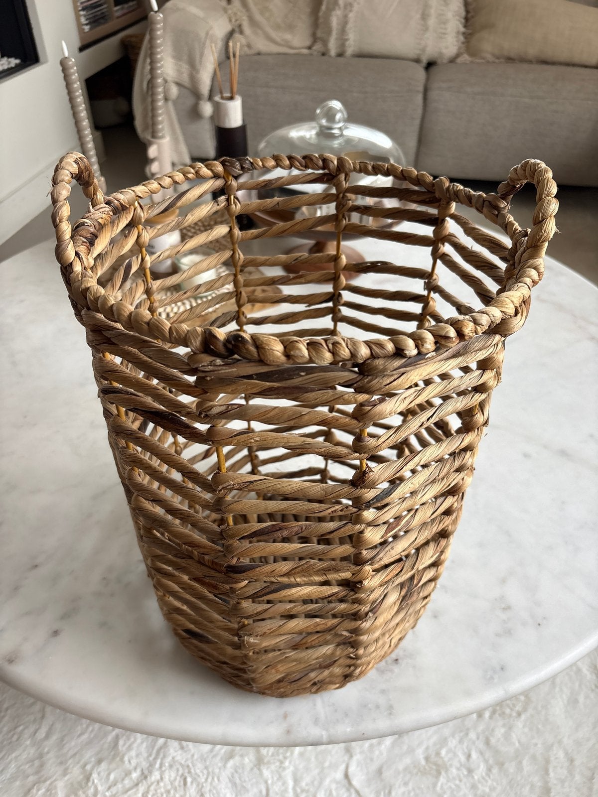 Trendy Hoge Rieten / Rotan Mand, Gevlochten, Mand, Nieuw, Ophalen of Verzenden