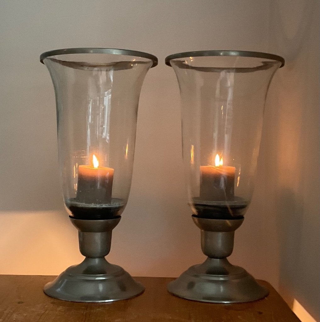 paar elegante windlichten, Huis en Inrichting, Woonaccessoires | Kandelaars en Kaarsen, Ophalen, Gebruikt, 25 tot 50 cm, Grijs