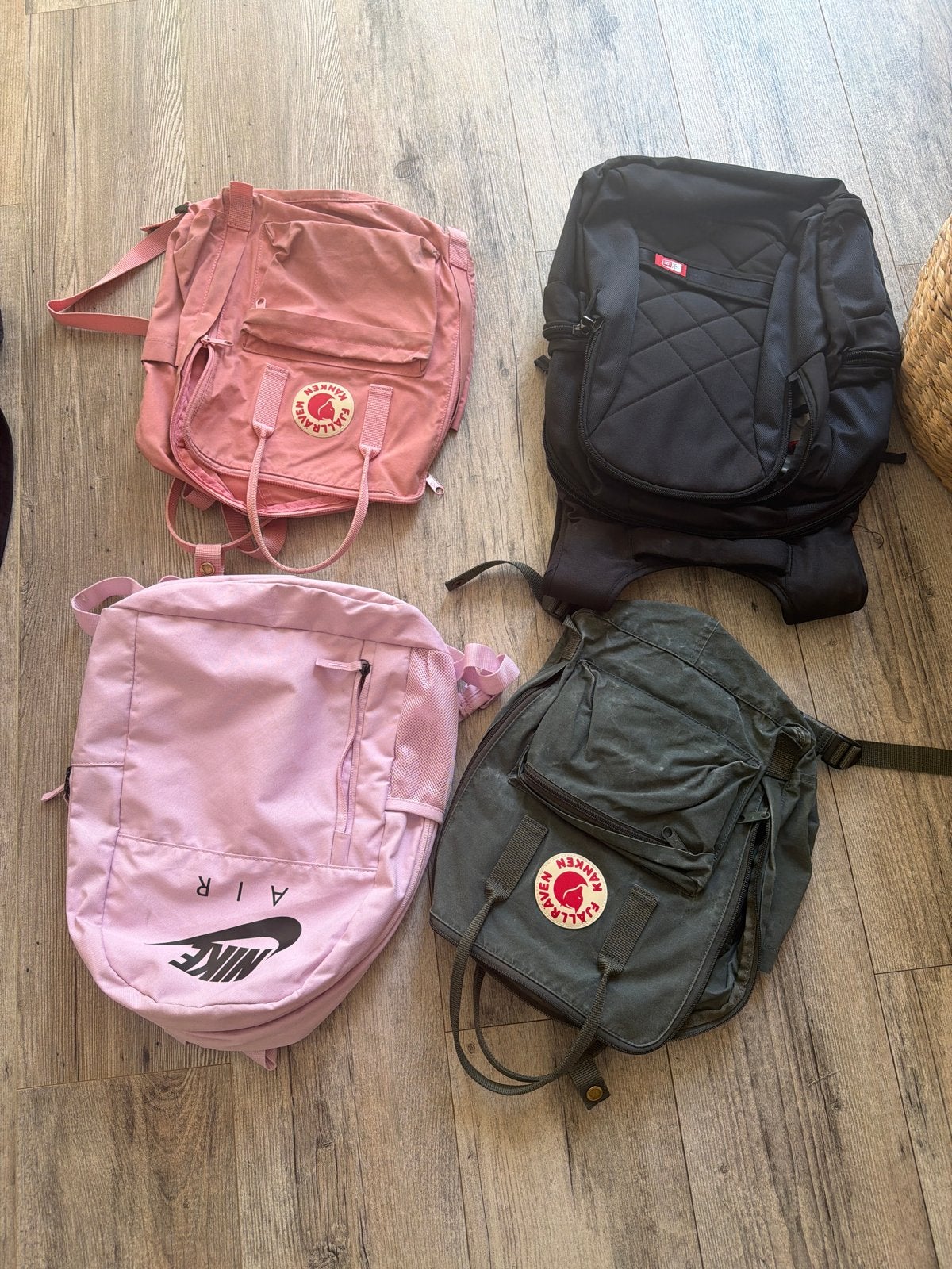 Diverse rugtassen voor school - Fjallraven, Nike, Onbekend, Sieraden, Tassen en Uiterlijk, Tassen | Rugtassen, Gebruikt, 25 tot 40 cm