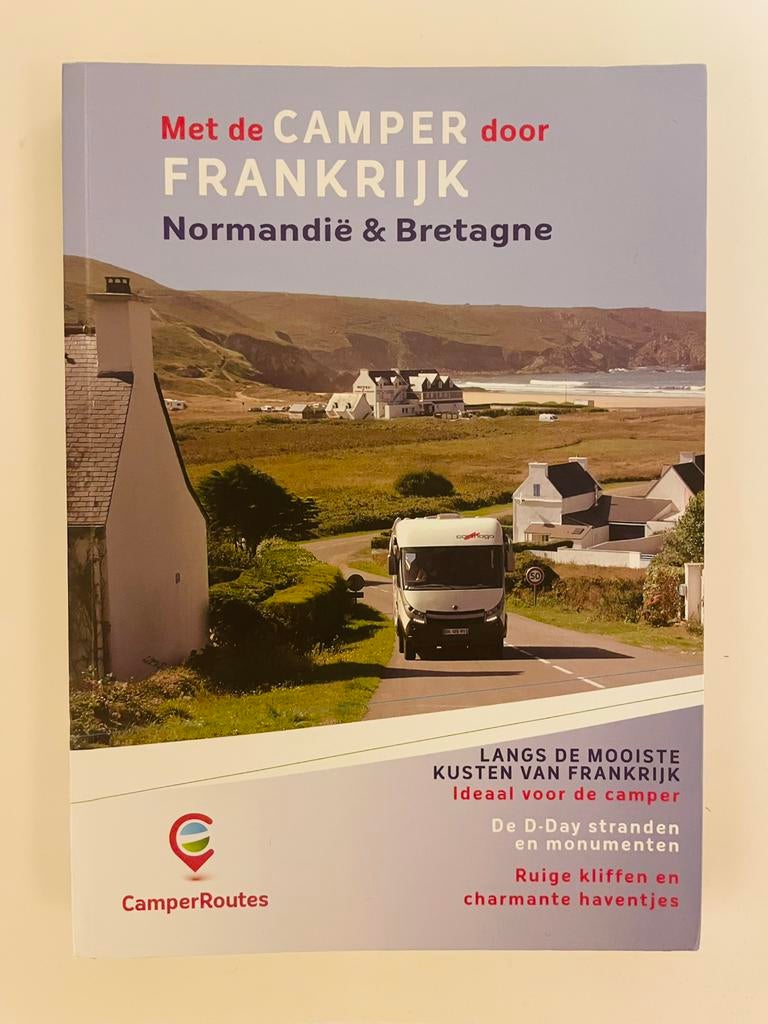 Met de Camper door Frankrijk Normandië & Bretagne, Europa, Ophalen of Verzenden, Reisgids of -boek, Gelezen