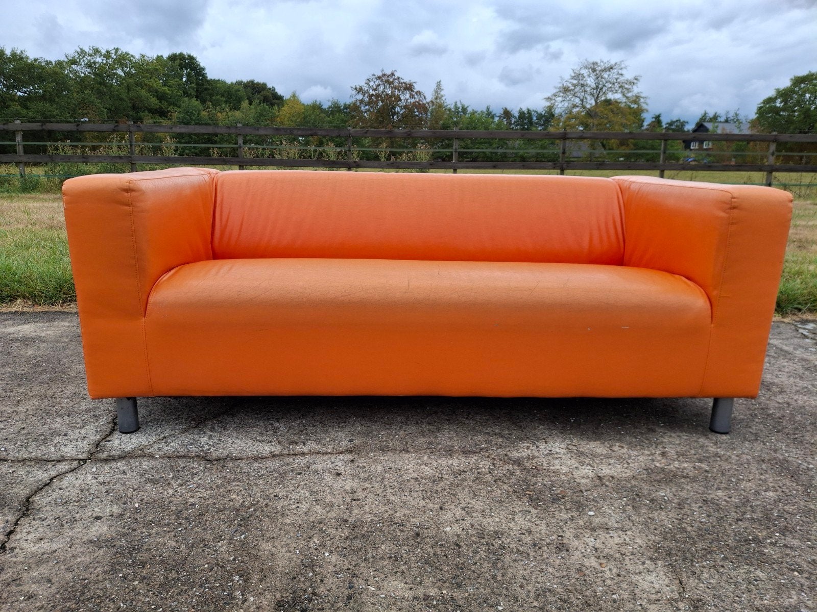 Ikea bank Klippan oranje kunstleer, Huis en Inrichting, Banken | Bankstellen, Ophalen, Gebruikt, 150 tot 200 cm, Tweepersoons