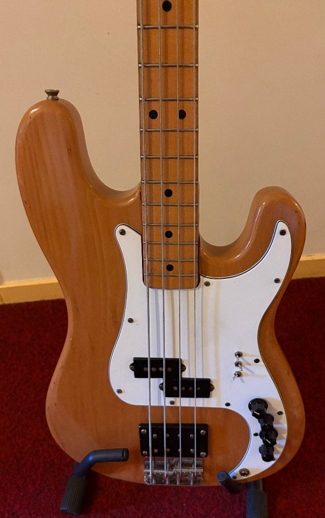 Te koop basgitaar begin jaren 80 of ruilen tegen short scale, Muziek en Instrumenten, Snaarinstrumenten | Gitaren | Bas, Ophalen of Verzenden