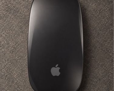 Apple Magic Mouse 2 Zwart (A1657) - Zo goed als nieuw, Computers en Software, Ophalen of Verzenden, Zo goed als nieuw, Draadloos