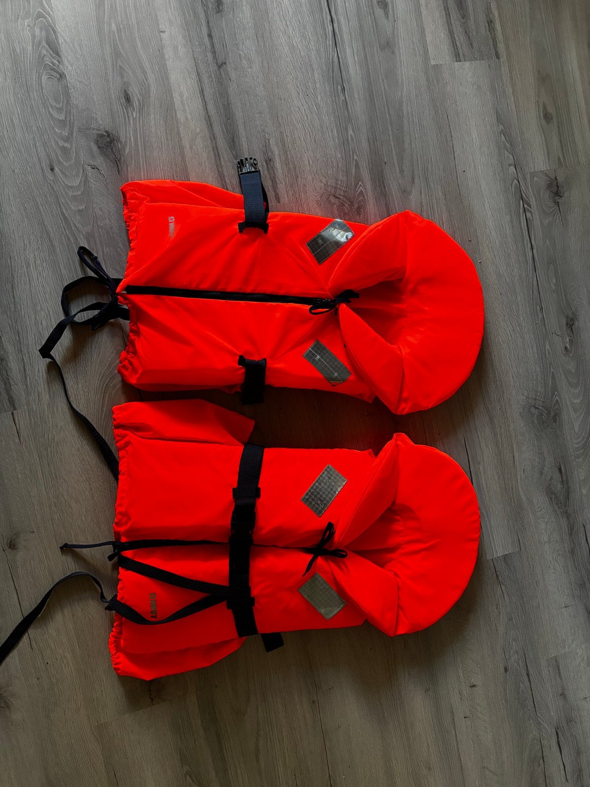 2x Reddingsvesten 60-90 kg - Als nieuw, Watersport en Boten, Watersportkleding, Ophalen, Zo goed als nieuw, Dame of Heer, Reddingsvest of Zwemvest