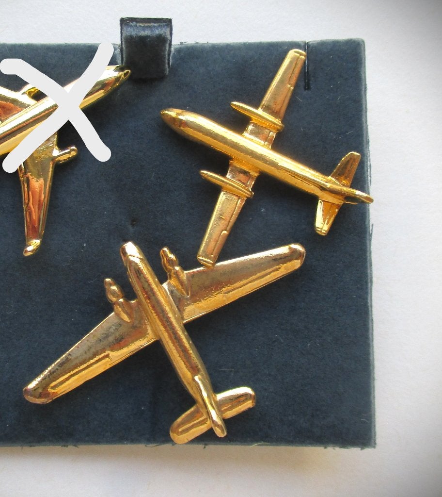 Vliegtuig Messing~Lockheed~Saab~Bladgoud Pins~2x, Ophalen of Verzenden, Zo goed als nieuw, Transport, Speldje of Pin
