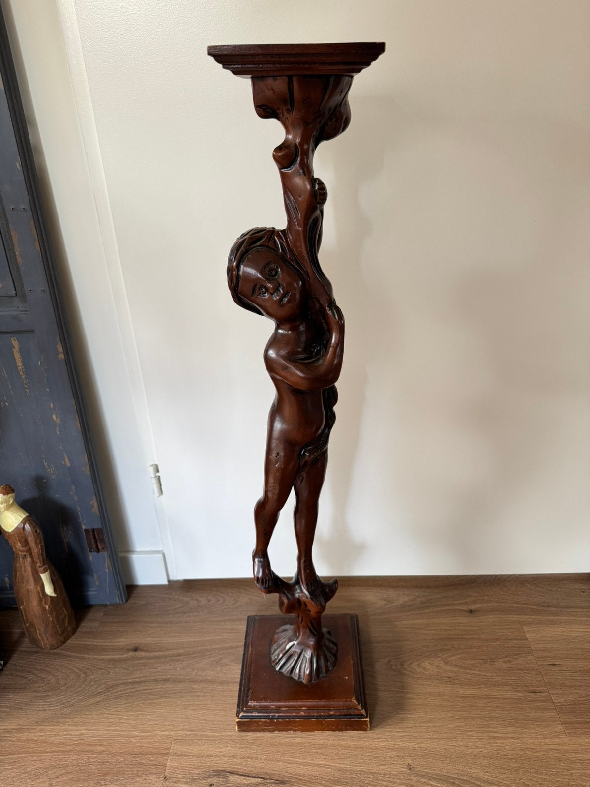 antieke houten zuil / plantenstandaard met Putto – 100 cm, Ophalen of Verzenden
