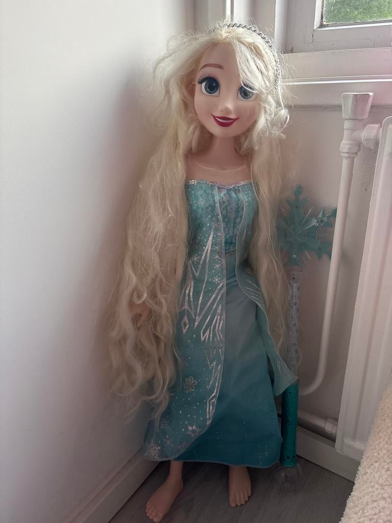 Grote Disney Frozen Elsa pop met lichtgevende staf, Kinderen en Baby's, Speelgoed | Poppen, Ophalen, Gebruikt, Overige typen