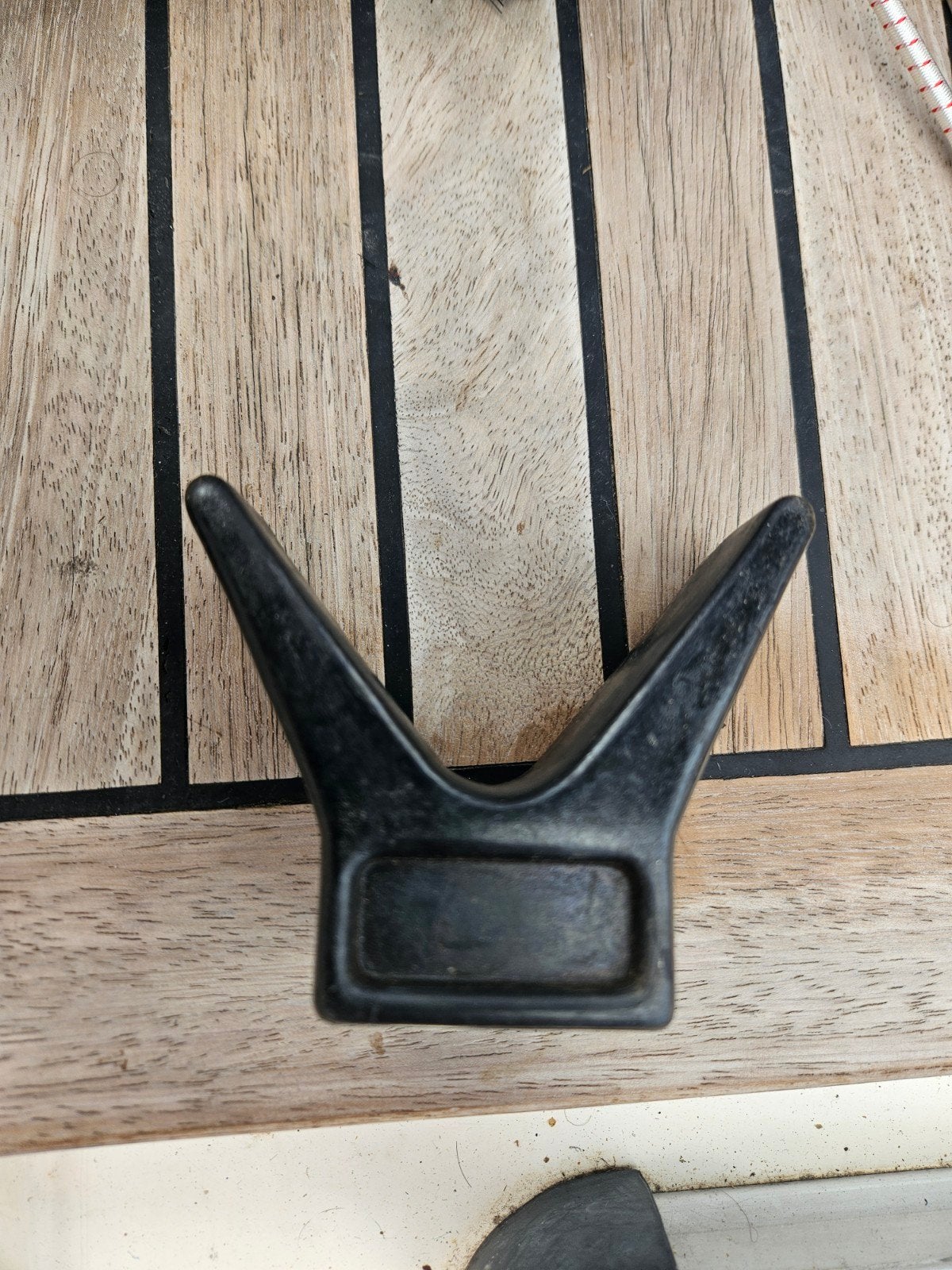Zwarte rubberen v blok 8x8x4.5 cm, Ophalen of Verzenden, Gebruikt, Overige typen