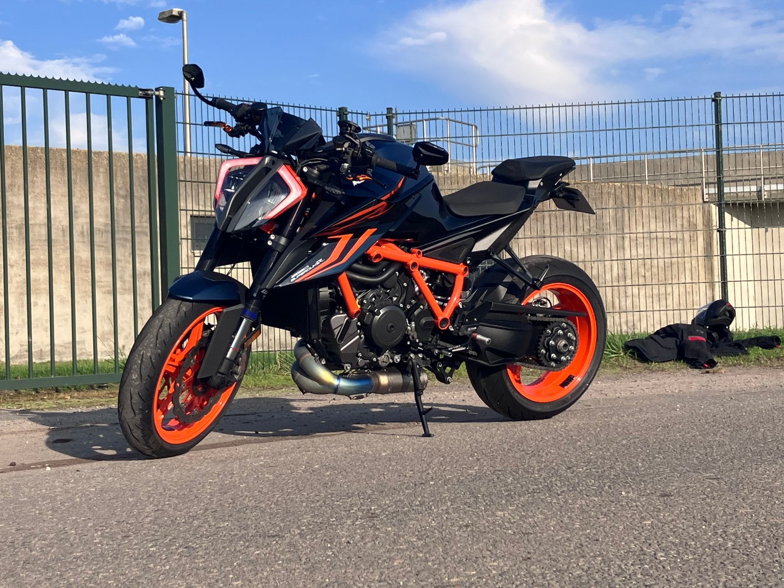 KTM 1290 Super Duke EVO 2024 | Full Akra | garantie t/m 2028, Motoren, 2 cilinders, Motorrijbewijs A, Handvatverwarming, Particulier