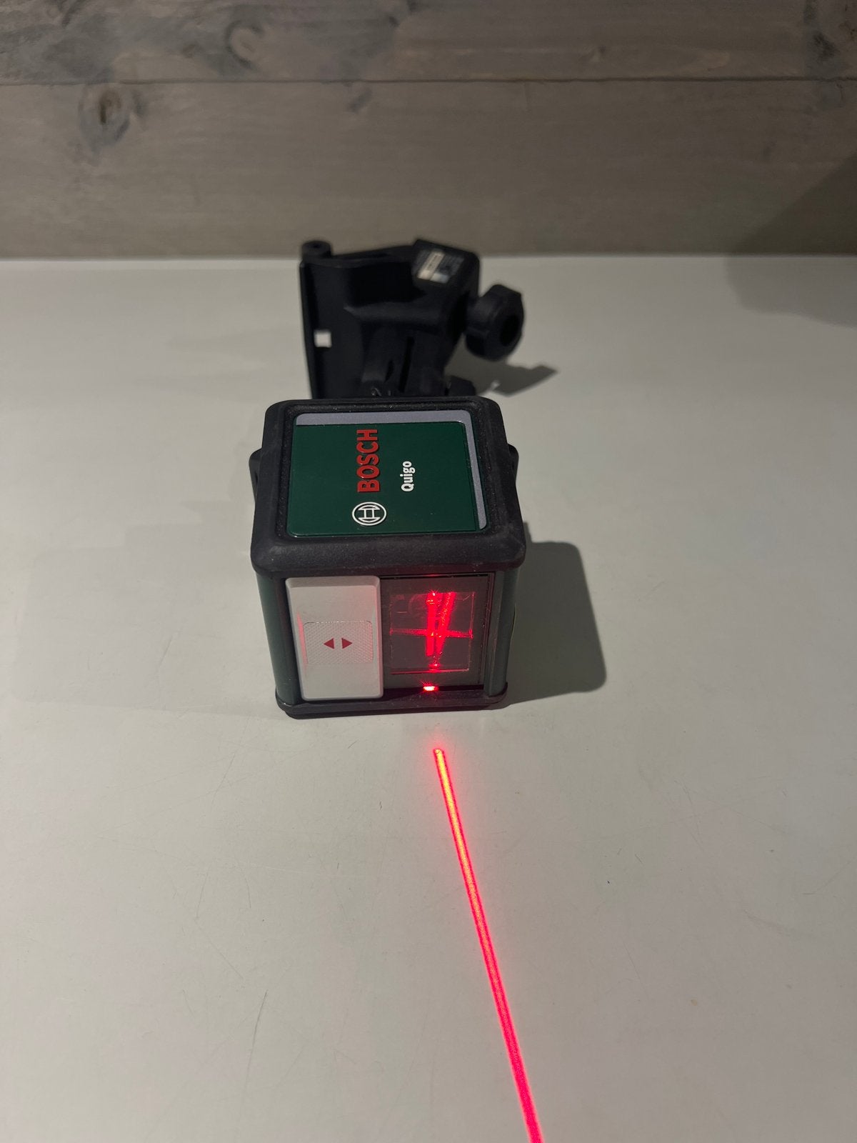 Bosch Quigo Kruislijnlaser met houder - Zo goed als nieuw, Doe-het-zelf en Verbouw, Meetapparatuur, N, N, Nieuw, Ophalen of Verzenden