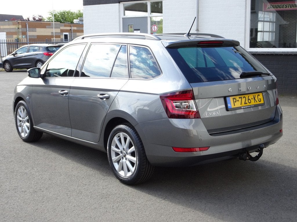 Skoda Fabia Combi 1.0 TSI Ambition Automatische airco, parke, Auto's, Skoda, Voorwielaandrijving, Stof, Gebruikt, 1036 kg