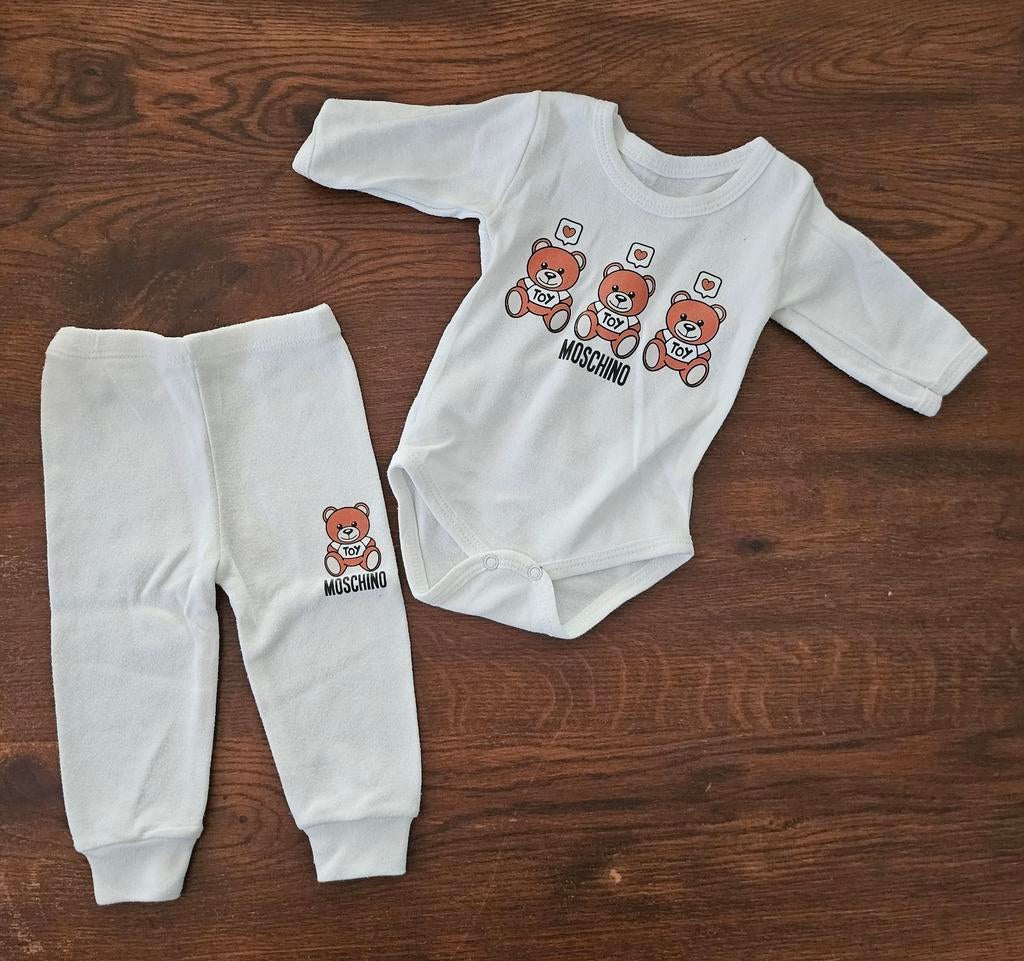 Moschino tweedelig setje maat 62, Moschino, Jongetje of Meisje, Ophalen of Verzenden, Zo goed als nieuw