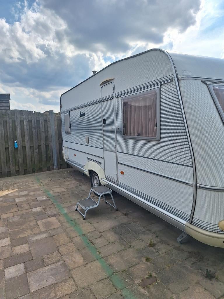 Caravan LMC Dominant 530 met voortent, Caravans en Kamperen, Caravans, Vast bed, Rondzit, Koelkast, Particulier