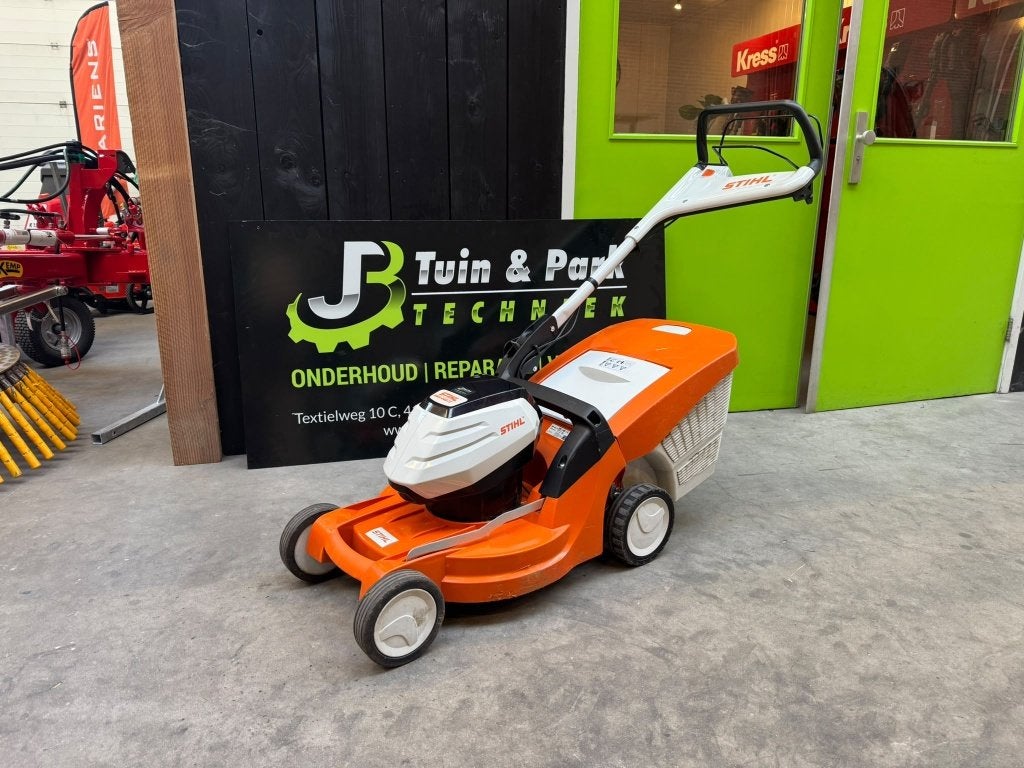 STIHL RMA 448 TC accu grasmaaier, Cirkelmaaier, Stihl, Gebruikt, Accu-grasmaaier