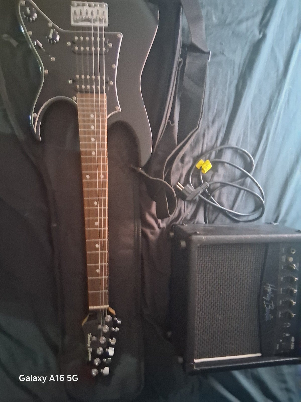 Harley Benton elektrische gitaar met versterker, Gebruikt, Met versterker, Solid body, Ophalen