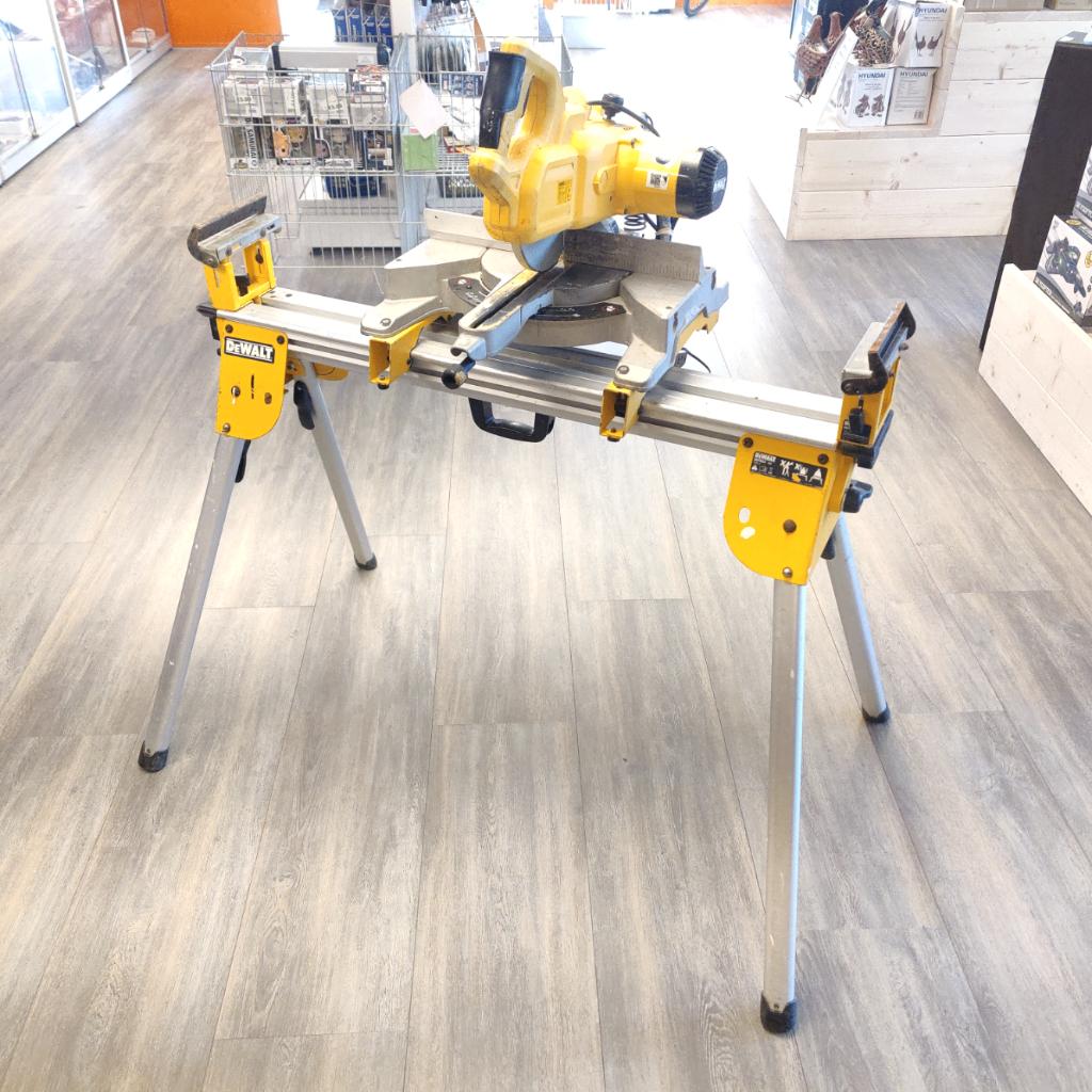 DeWalt DWS777-Qs Afkortzaag 2017 + DE7033 -XJ onderstel, Doe-het-zelf en Verbouw, Gereedschap | Zaagmachines, Ophalen, Gebruikt