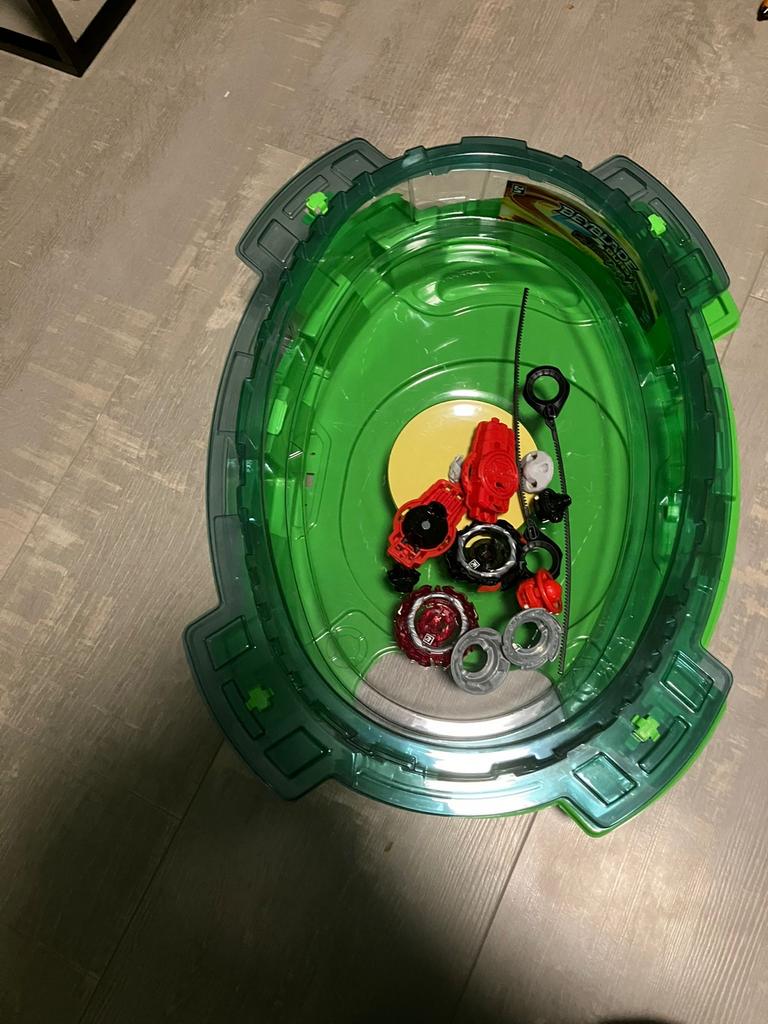 Beyblade Burst Stadion met Beyblades en Launchers, Ophalen of Verzenden, Gebruikt, Jongen of Meisje