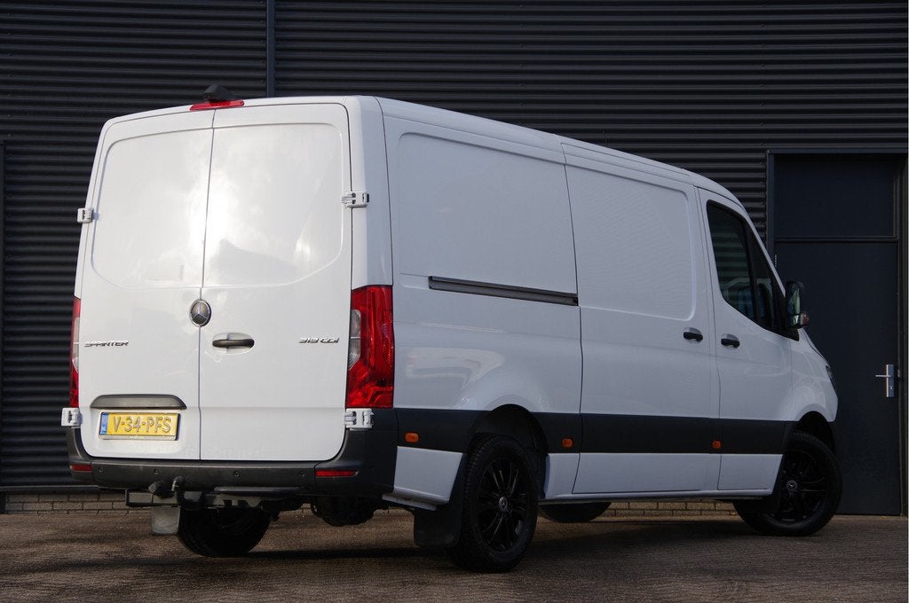 Mercedes-Benz Sprinter 319 3.0 CDI V6 L2H1 AUT. LED, 2.8T TR, Automaat, Euro 6, 190 pk, 2800 kg