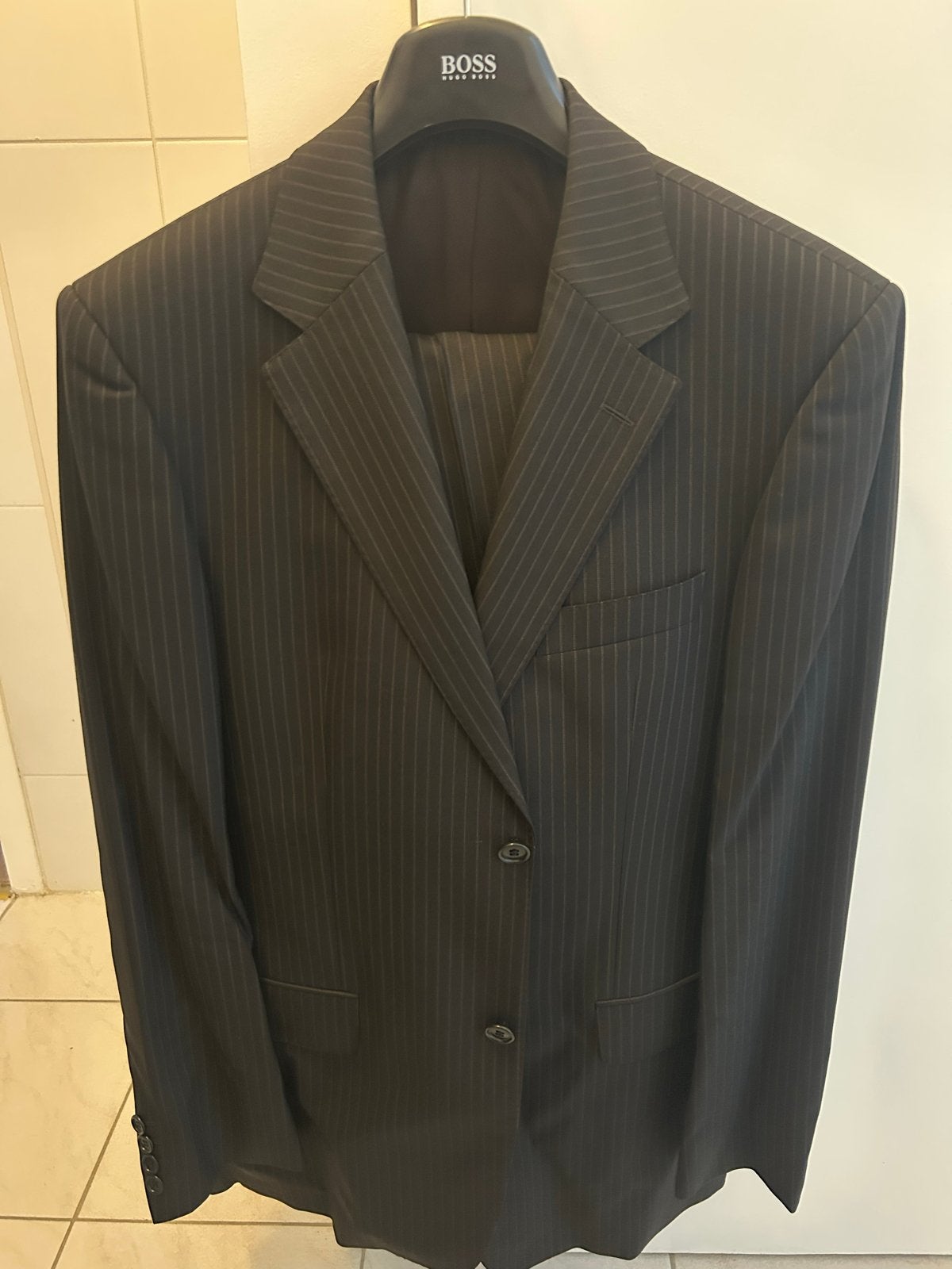 Hugo Boss Super 100 - Maat 50, Kleding | Heren, Kostuums en Colberts, Ophalen, Zo goed als nieuw, Maat 48/50 (M), Grijs