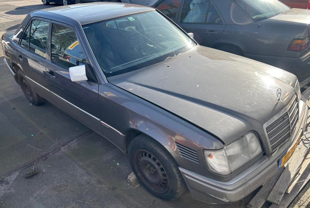 ZIE OMSCHRIJVING: Te Koop: Mercedes W124 250D Onderdelen., Ophalen, Gebruikt, Mercedes-Benz, Bumper