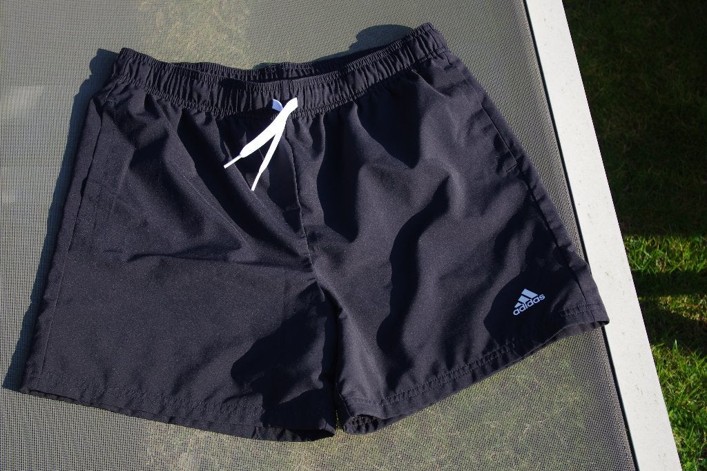 Korte broek Adidas , zwart, maat 176. Zo goed als nieuw., Broek, Adidas, Ophalen of Verzenden, Zo goed als nieuw