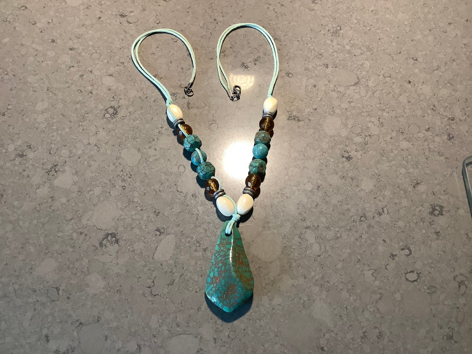 Design ketting modern kunst kleuren combi turquoise bijou, Ophalen of Verzenden, Gebruikt, Overige materialen