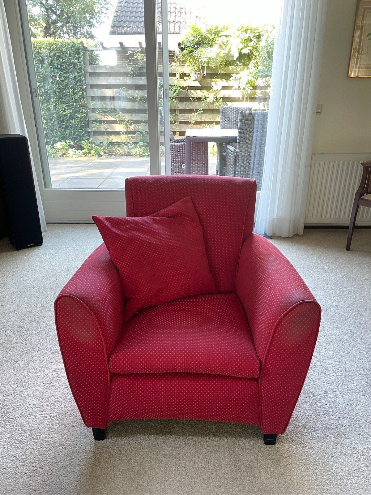 Rode fauteuil met stippenpatroon - comfortabele relaxstoel, Ophalen, Gebruikt, Modern comfort, 75 tot 100 cm
