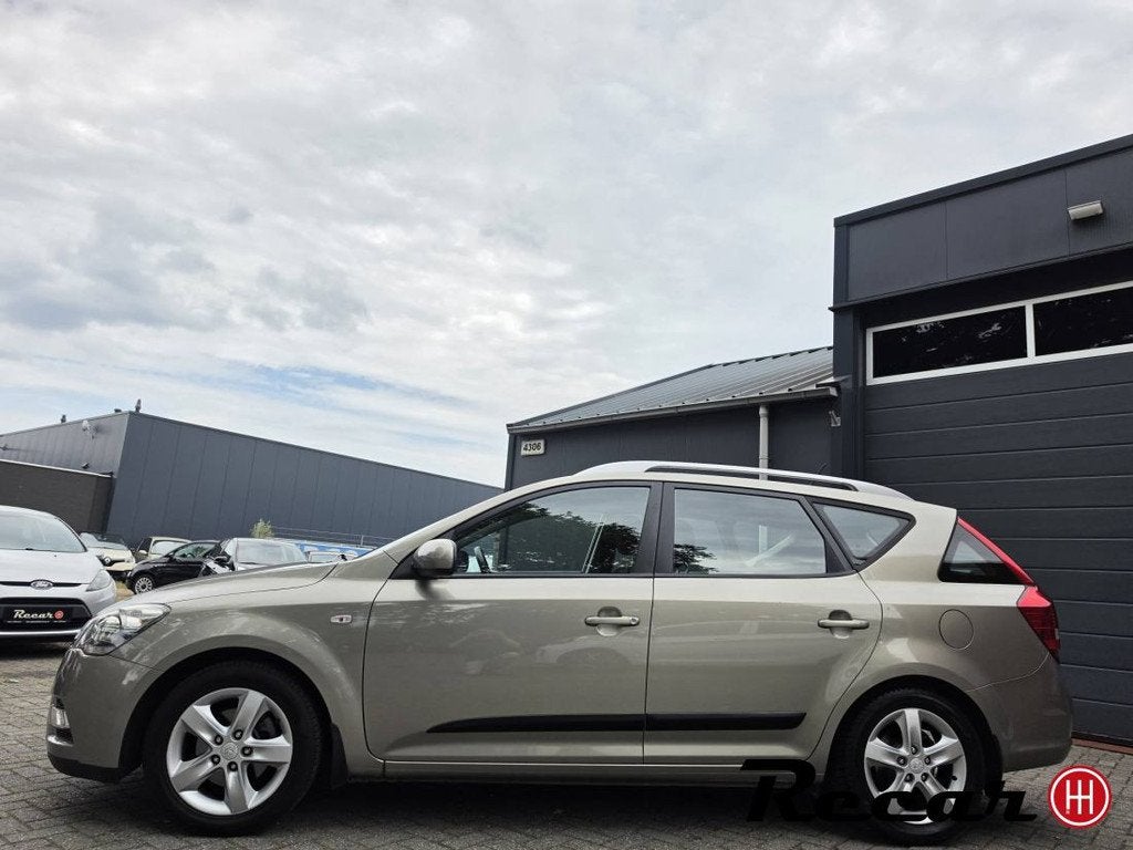 Kia cee'd - Sporty Wagon 1.4 CVVT Navigator Plus Pack, Auto's, Kia, Euro 5, Gebruikt, 1396 cc, Bedrijf