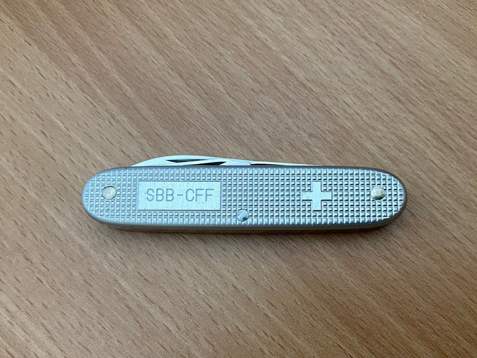 Zakmes Victorinox Alox Pioneer Zwitserse Spoorwegen zeldzaam, Verzamelen, Verzenden, Mes of Dolk
