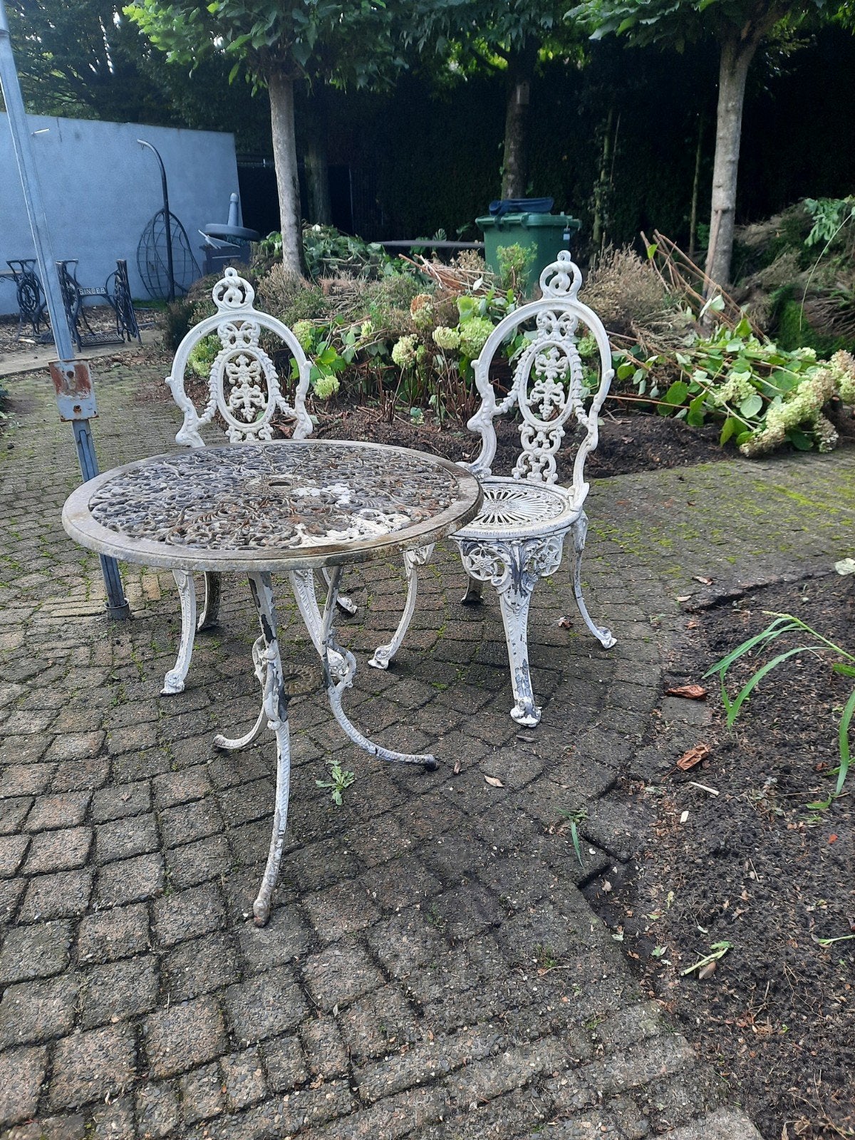 Ijzeren tuinset: tafel met 2 stoeltjes, Ophalen, Gebruikt, Rond, Metaal