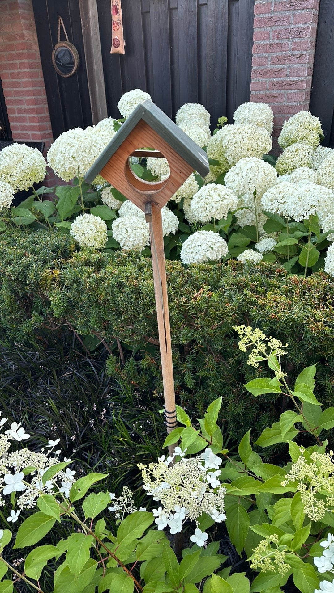 Voederhuisje op paal - Decoratief voor de tuin, Ophalen, Gebruikt