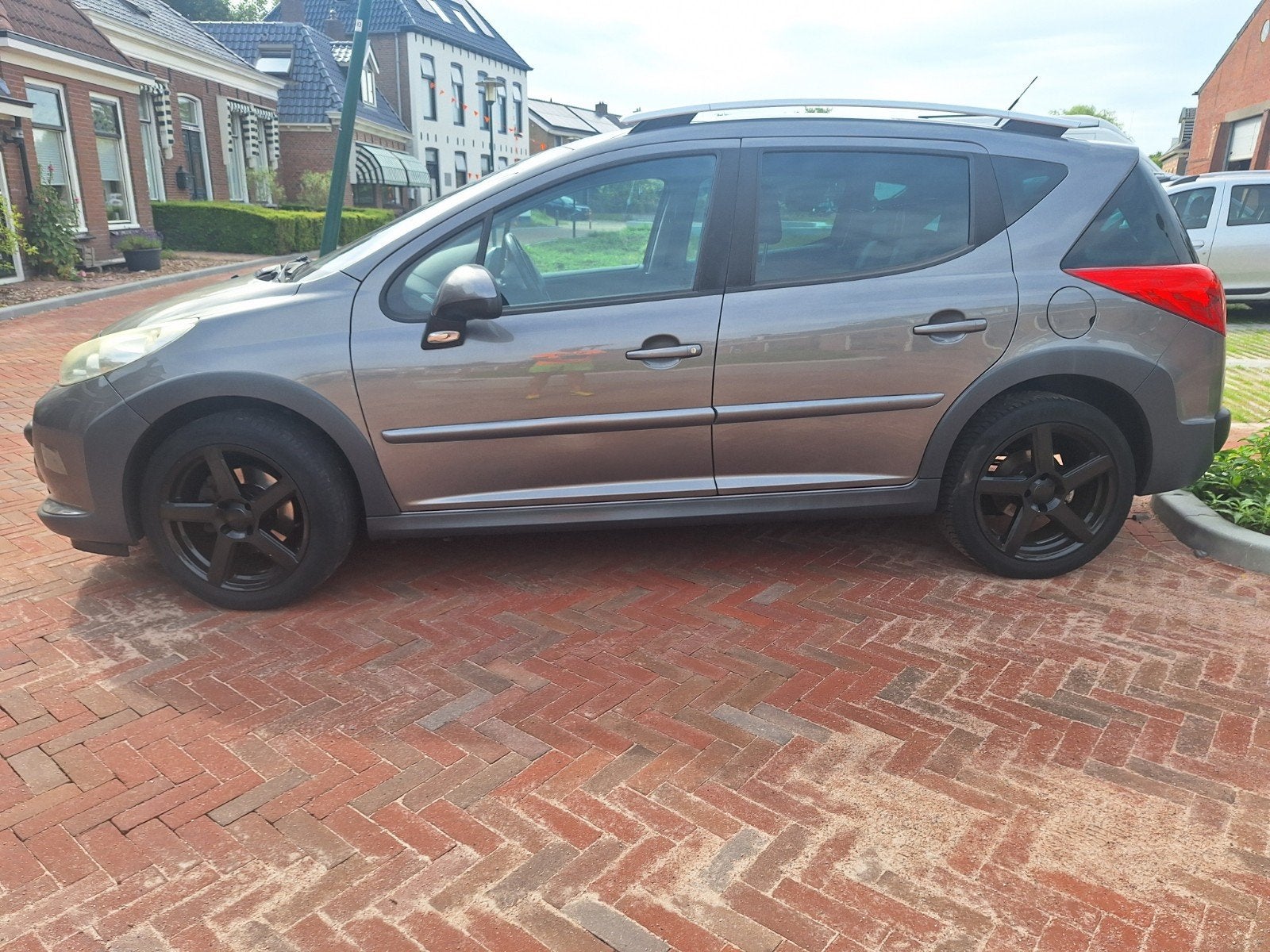 Peugeot 207 1.6 16V SW Outdoor 2008 Grijs, Zwart, 4 cilinders, Leder en Stof, 1110 kg