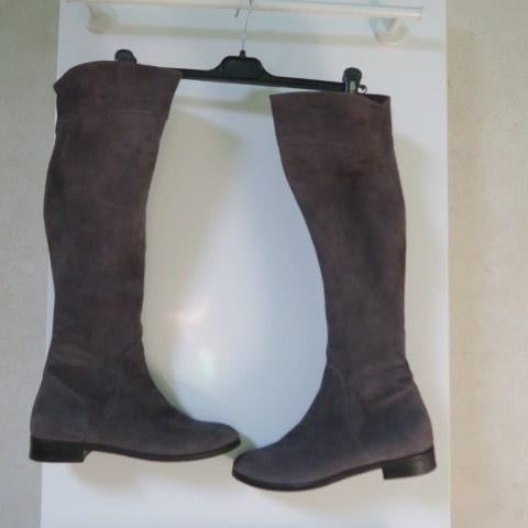 Knielaarsjes daim grijs hak 3 cm Vera Gomma mt 40, Kleding | Dames, Schoenen, Hoge laarzen, Vera Gomma, Ophalen of Verzenden, Zo goed als nieuw