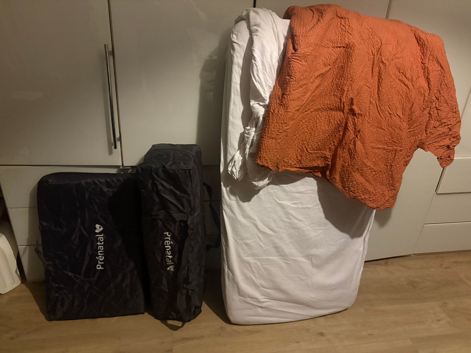 Campingbed met matras, Kinderen en Baby's, Babywiegjes en Ledikanten, Ophalen, Gebruikt, Reisbedje