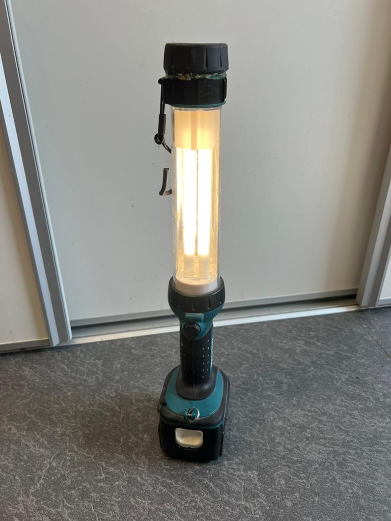 Makita Accu Bouwlamp DML801 - Compact en Krachtig, Ophalen of Verzenden, Gebruikt