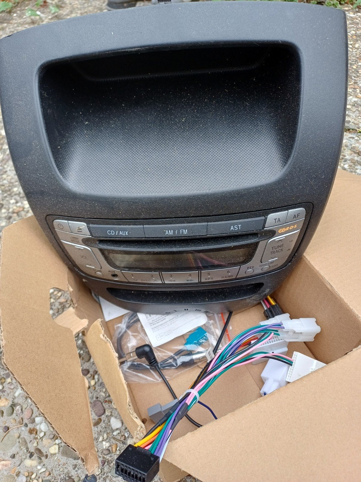 Toyota Aygo/Citroën C1/Peugeot 107 radio met CD/AUX, Ophalen of Verzenden, Gebruikt
