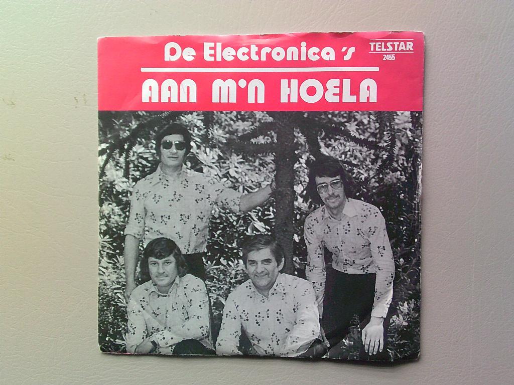 de electronica's - aan m'n hoela ( 1977 ), Originele persing, 7 inch, Ophalen of Verzenden, Levenslied of Smartlap
