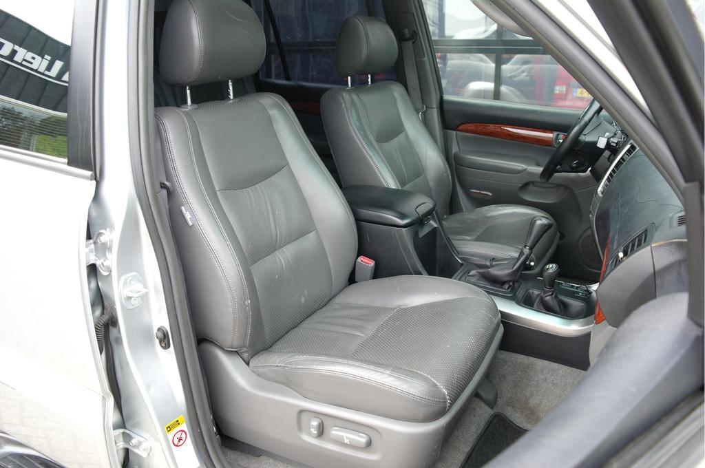 Toyota Land Cruiser 3.0 D-4D Automaat | Executive | 7 persoo, Auto's, Toyota, Metallic lak, Gebruikt, 4 cilinders, Diesel