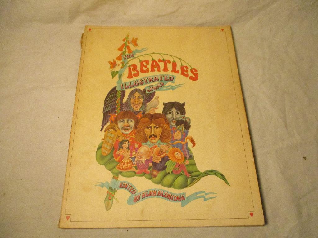 orgineel Beatles boek jaren 70, Verzamelen, Ophalen of Verzenden, Gebruikt, Boek, Tijdschrift of Artikel