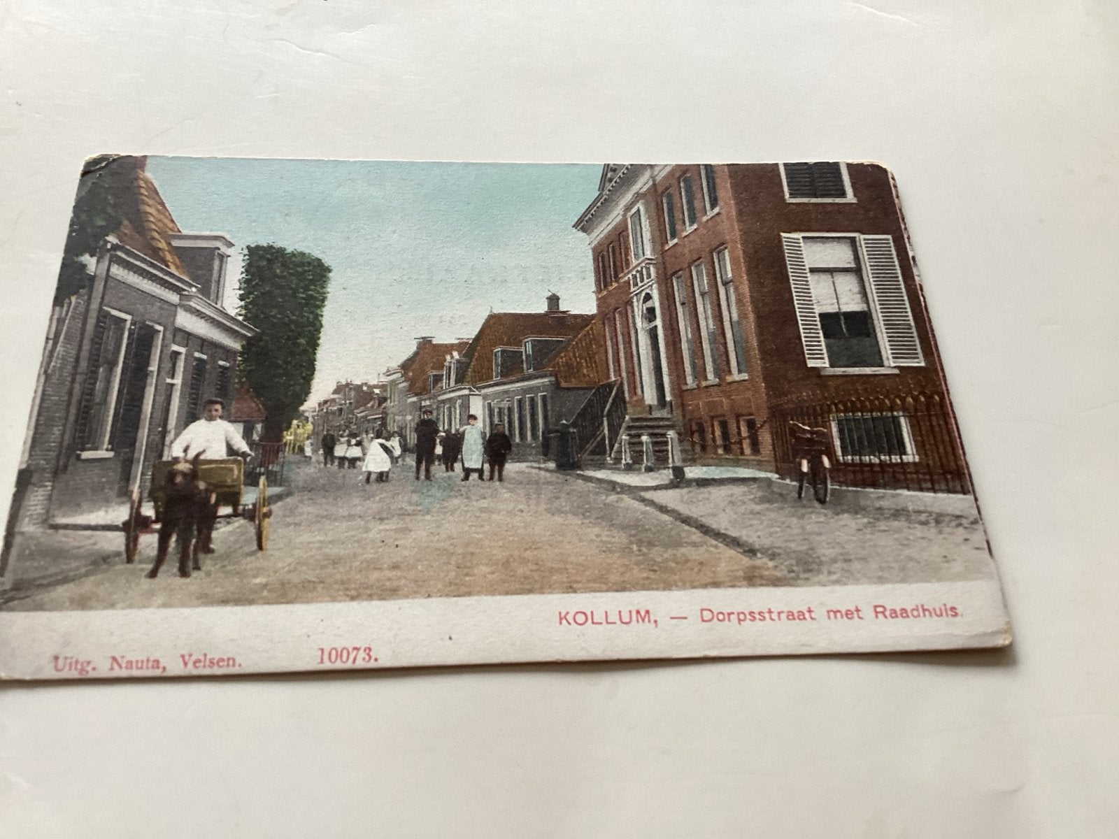 Kollum, Dorpsstraat met Raadhuis en honden kar, Ophalen of Verzenden, Voor 1920, Ongelopen, Friesland