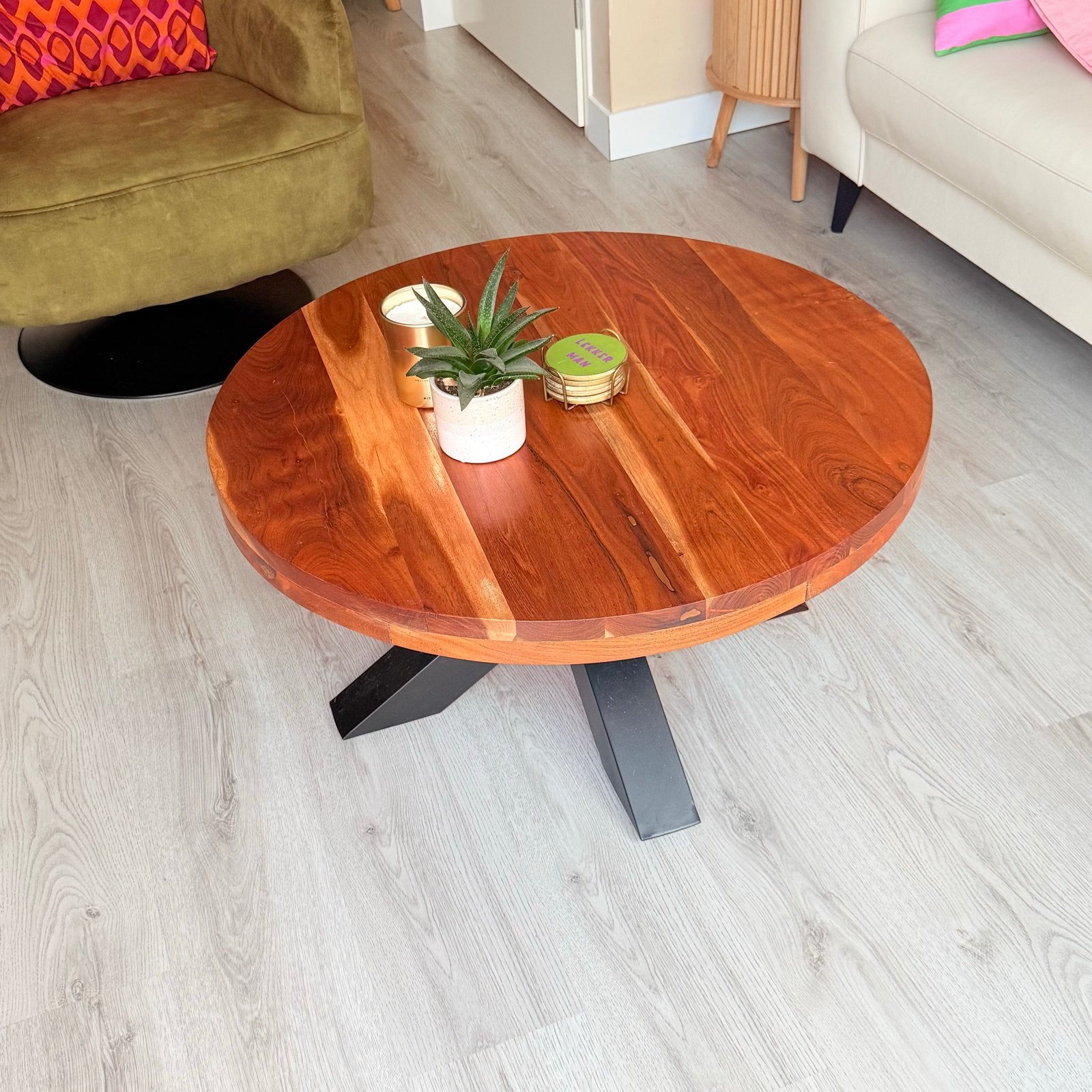 Ronde salontafel sheesam. Moet zsm weg, Ophalen, Rond, 50 tot 100 cm, Zo goed als nieuw