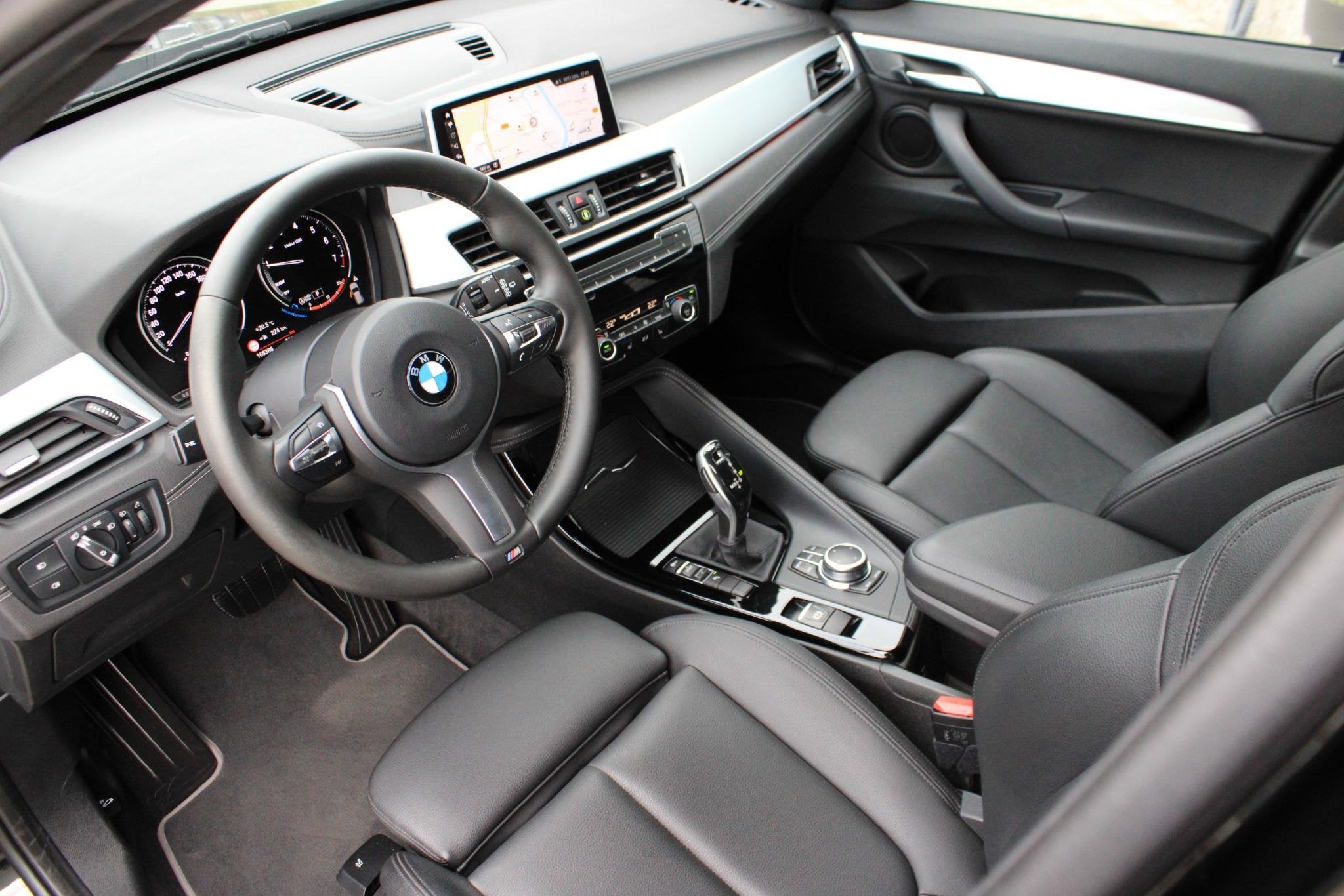 BMW X1 sDrive18i Camera | Stoelverwarming | Navi | Leder | S, Auto's, Gebruikt, Zwart, Leder, 3 cilinders