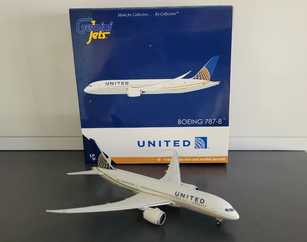 Gemini Jets Boeing 787-8 United Airlines schaal 1:400, Verzamelen, Luchtvaart en Vliegtuigspotten, Ophalen of Verzenden, Zo goed als nieuw