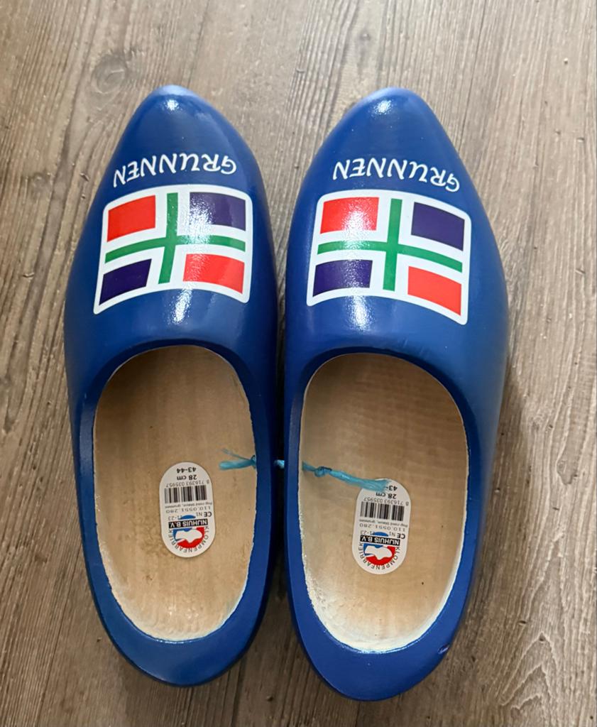 Nieuwe blauwe klompen met Grunnens vlag, maat 43-44, Ophalen of Verzenden, Nieuw