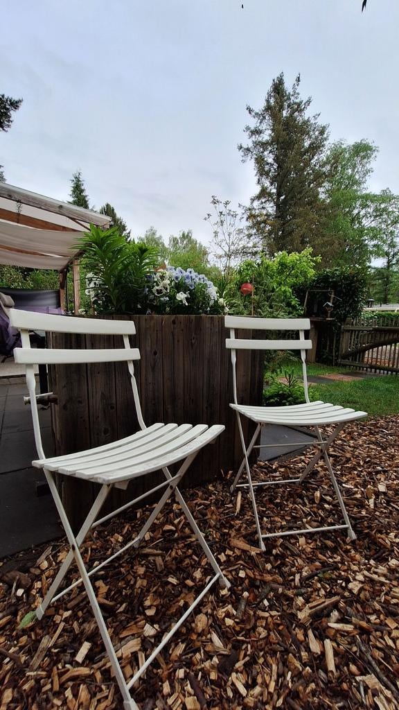 Vintage witte inklapbare bistro stoelen Frankrijk, Tuin en Terras, Tuinstoelen, Ophalen of Verzenden, Gebruikt, Metaal, Inklapbaar